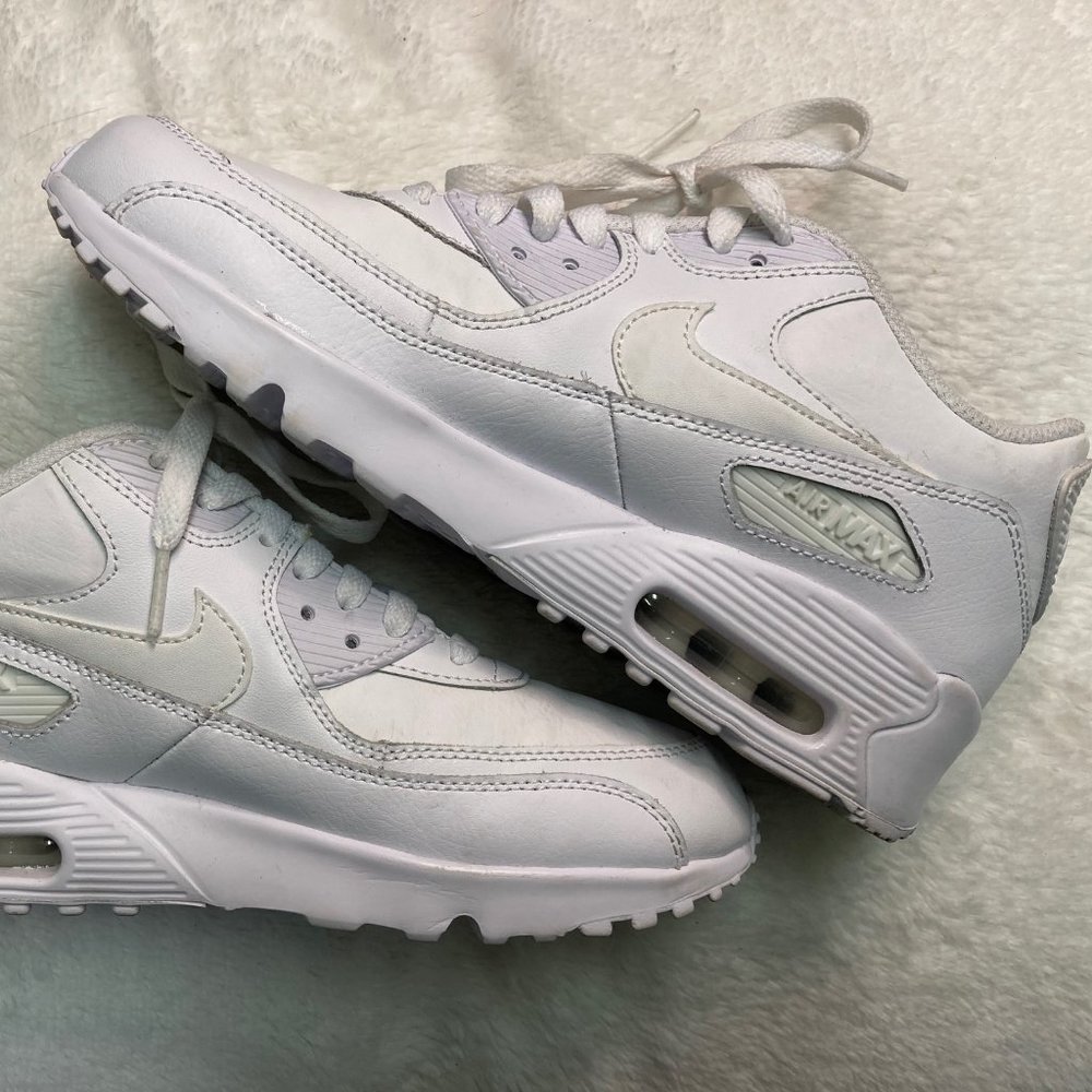 Nike Air Max | Youth 7 (worn as a women's 7.5)